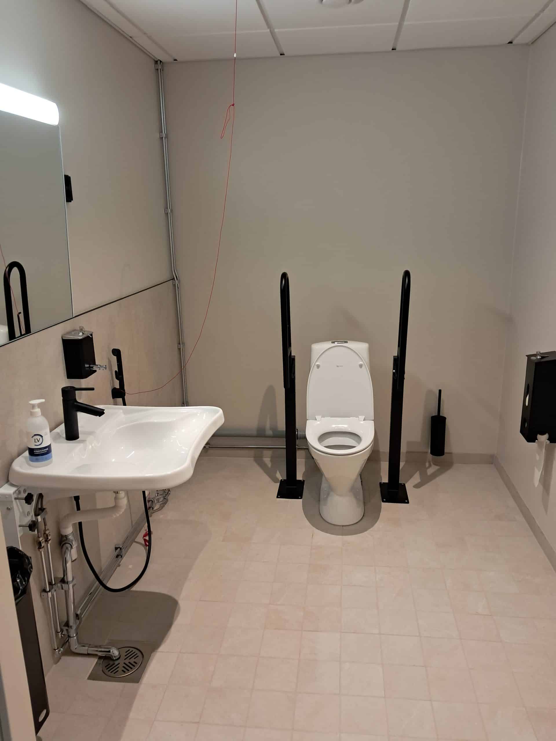 Julkisen wc kalustus - ota yhteyttä pakilanputki.fi